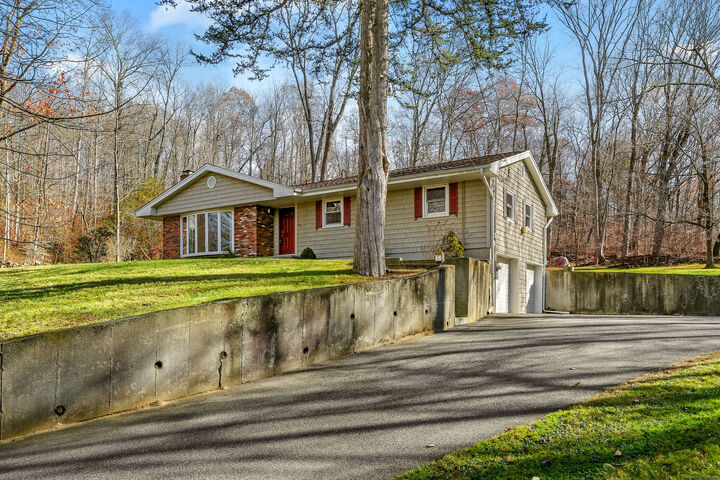 Property Photo:  5 Woodland Hills Terrace  CT 06804 