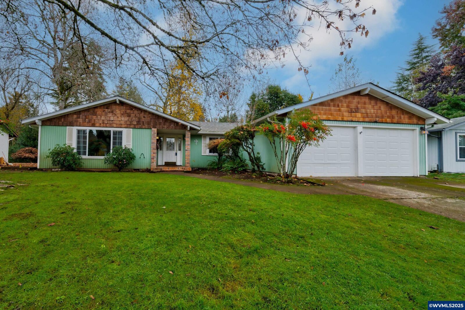 Property Photo:  830 Ironwood Dr SE  OR 97306 