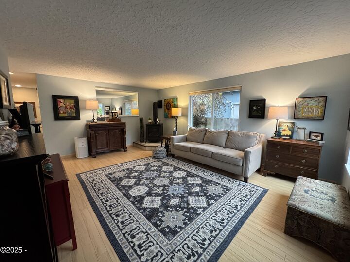 Property Photo: 6715 SW Inlet Avenue OR 97367