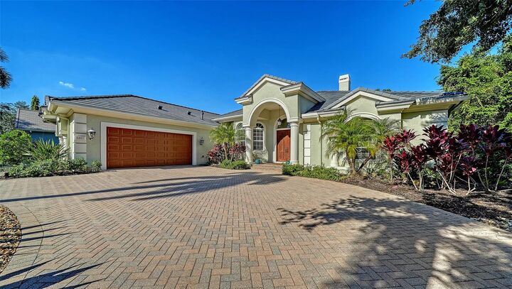 Property Photo:  6805 Chancery Place  FL 34201 