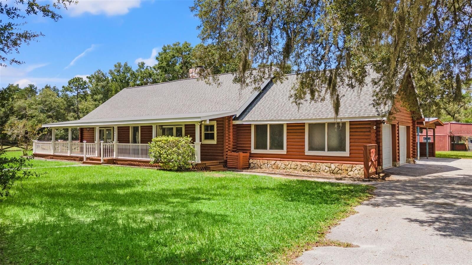 Property Photo: 18441 Oaklawn Drive FL 34610