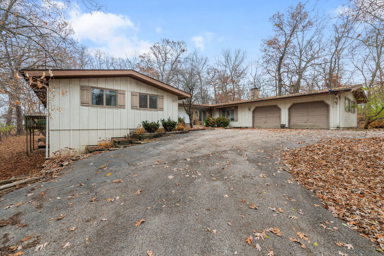 Property Photo:  4N645 Mohican Lane  IL 60119 