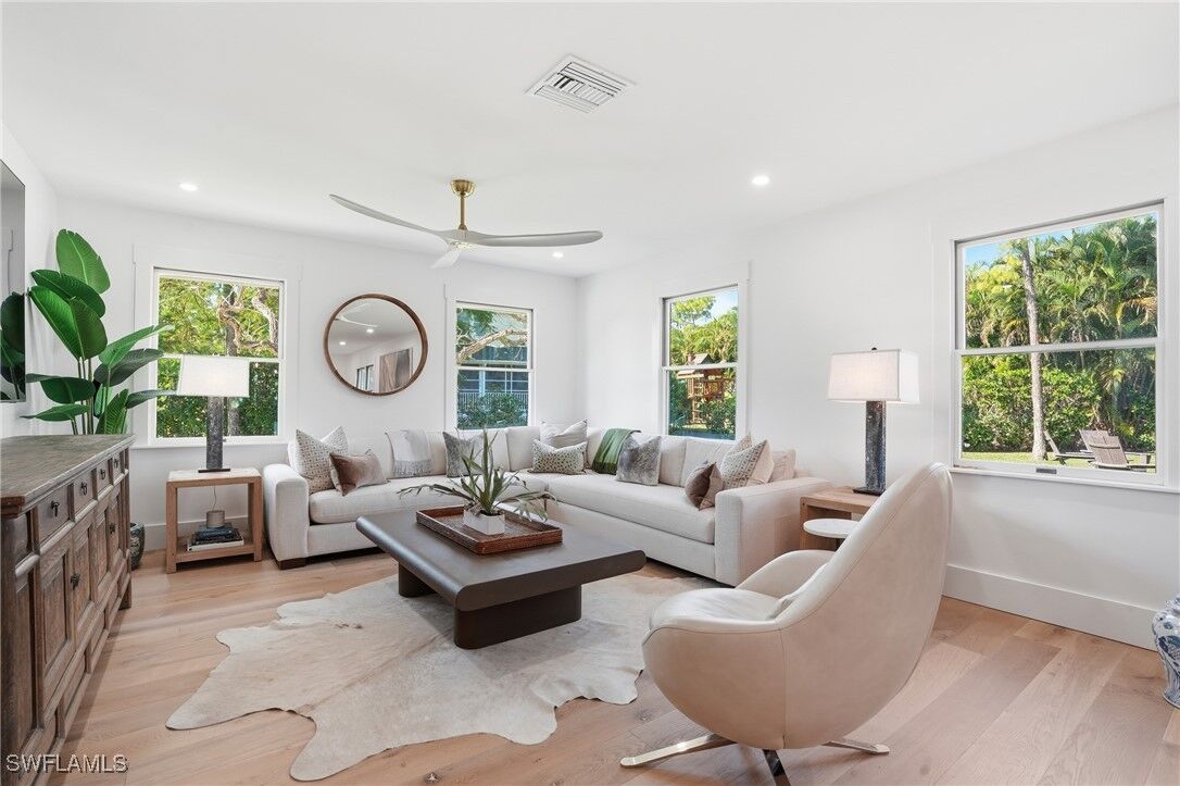 Property Photo: 6260 Waxmyrtle Way FL 34109