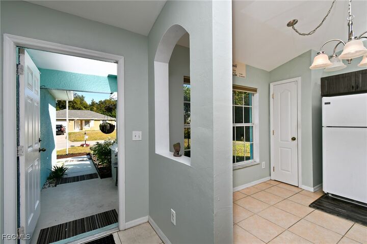 Property Photo:  2909 2nd Street SW  FL 33976 