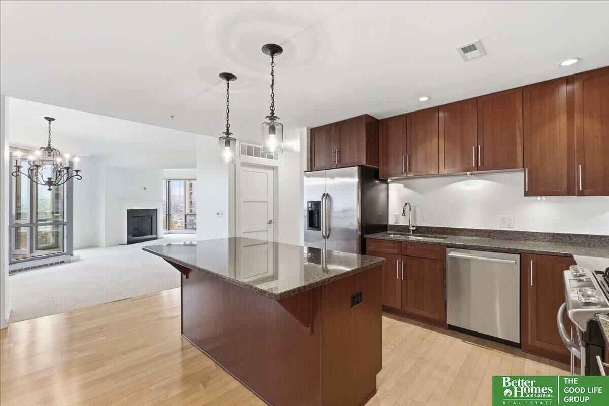 Property Photo:  200 S 31st Avenue 4401-4402  NE 68131-0000 