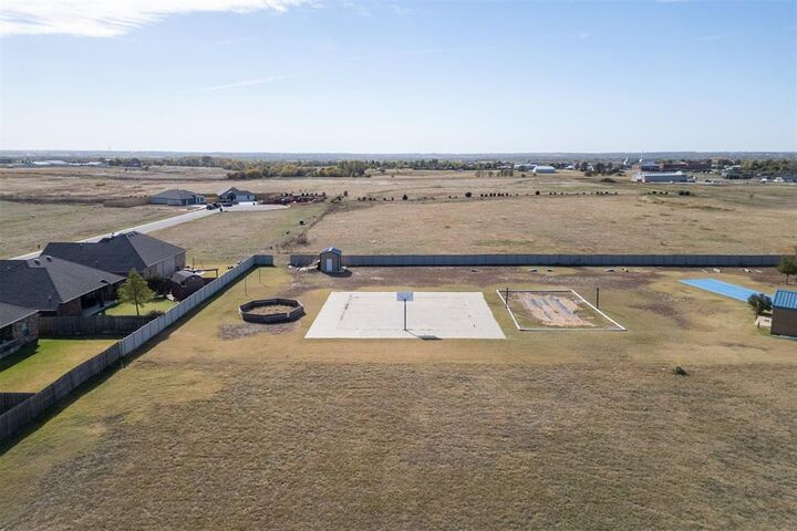 Property Photo:  1215 Burlywood Lane  OK 73078 