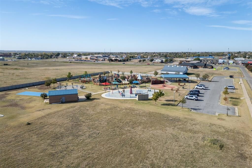 Property Photo:  1235 Burlywood Lane  OK 73078 