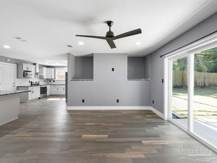 Property Photo: 51 N 60th Ave FL 32506