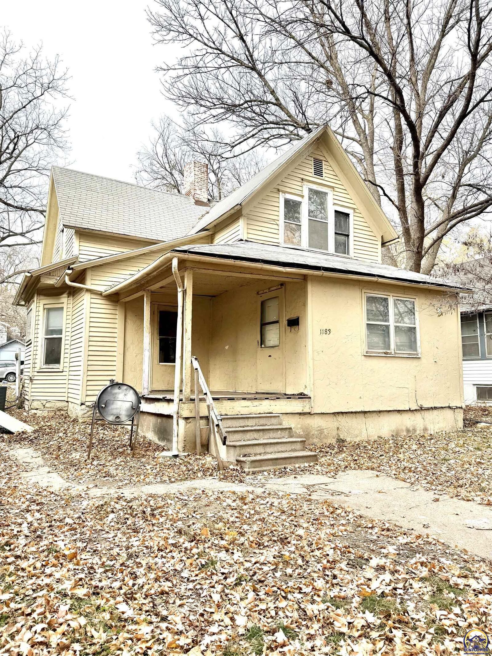 Property Photo:  1183 SW Plass Ave  KS 66604 