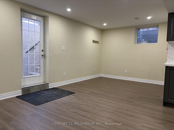 Property Photo:  40 Houghton Street  ON N3C 4K7 