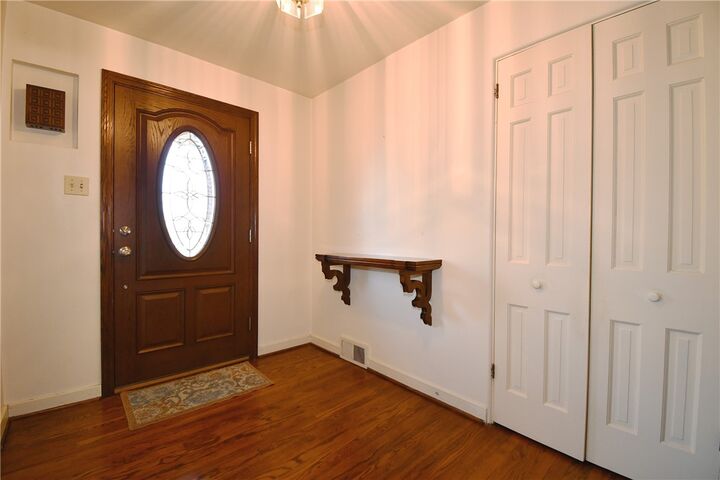 Property Photo:  86 Country Club Dr  PA 15241 