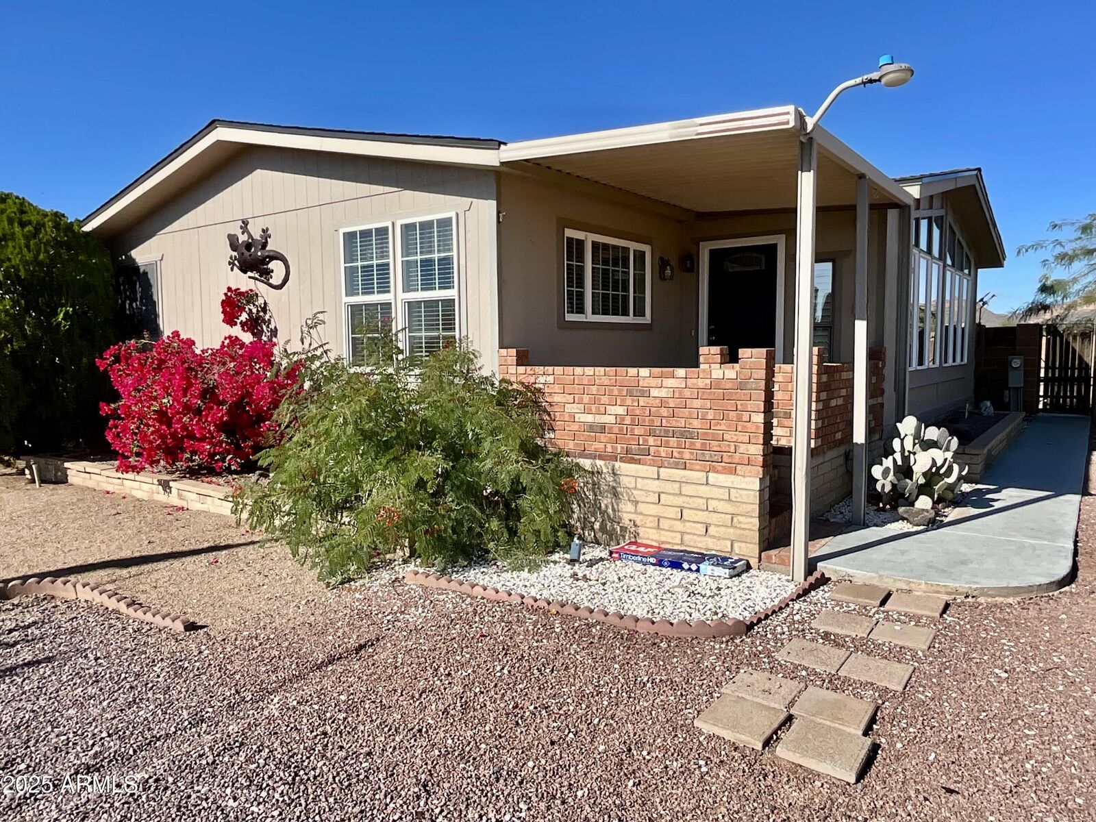 Property Photo:  322 W Foothill Street  AZ 85120 