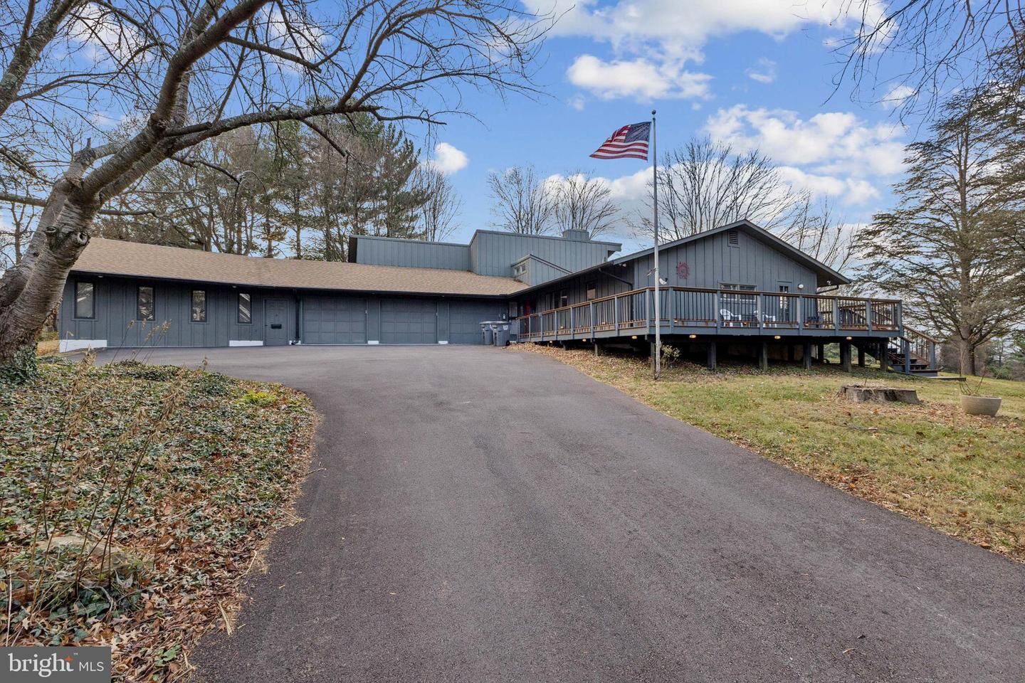 Property Photo: 17167 Simpson Circle VA 20129