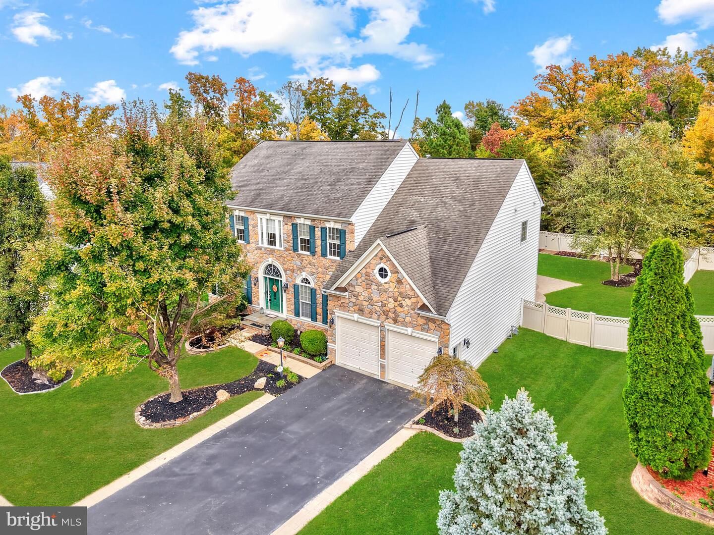 Property Photo: 1019 E Kensington Circle VA 22401