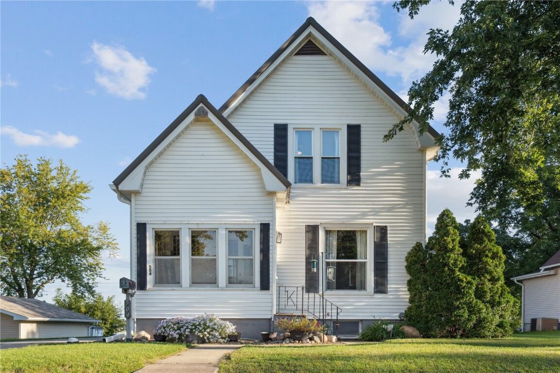 Property Photo:  504 17th Street  IA 52208 