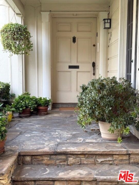 Property Photo:  168 N Wetherly Dr  CA 90211 