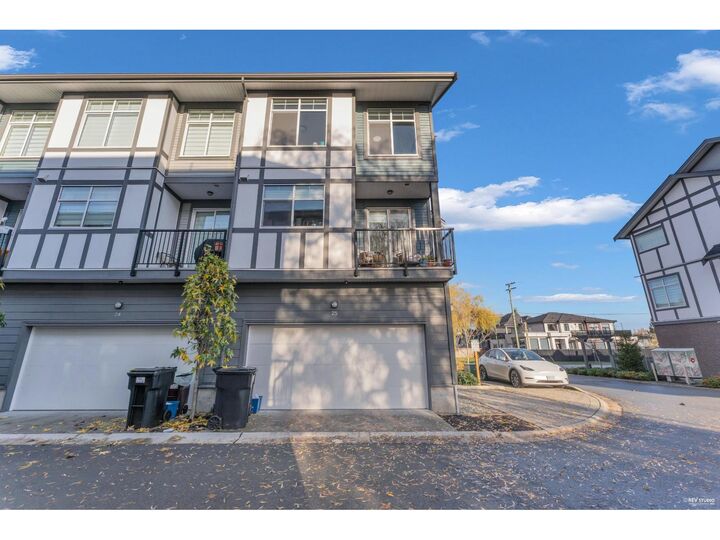 Photo de la propriété: 17528 60 Avenue 25 BC V3S 1T8