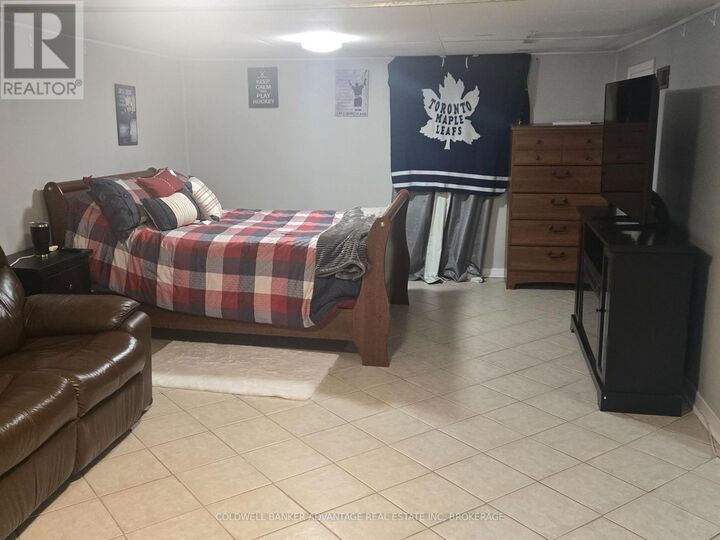 Photo de la propriété:  43 Golden Boulevard West Lower  ON L3B 1H3 