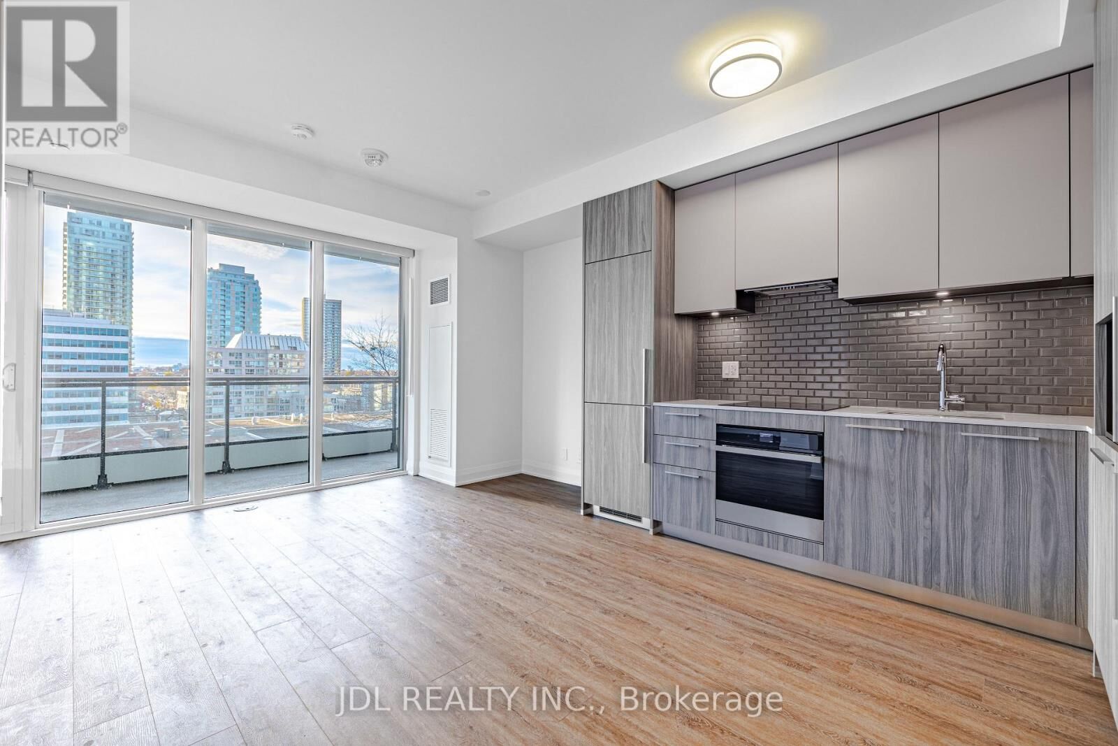 Property Photo: 65 Broadway Avenue 910 ON M4P 1T9