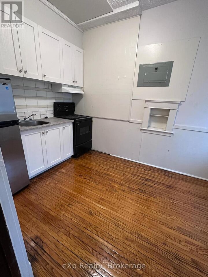 Property Photo:  109 Downie Street 23  ON N5A 1X2 