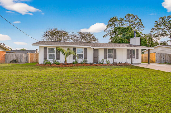 Property Photo: 117 Pryor Dr Drive FL 32569