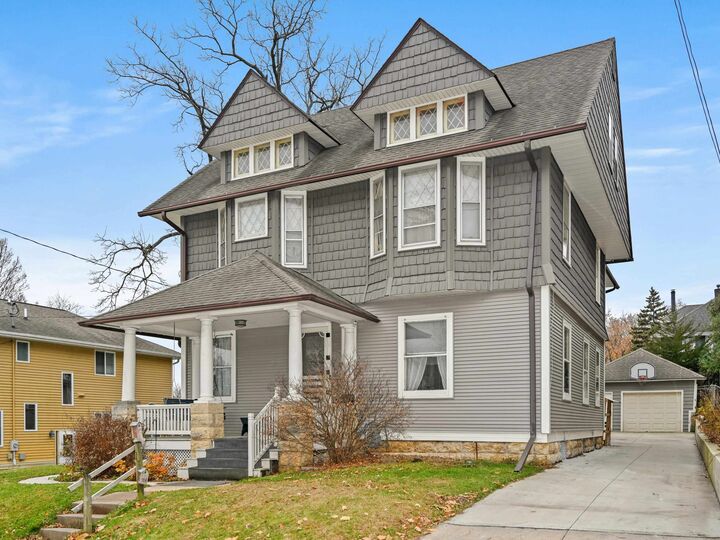 Property Photo: 1018 W 5th Street IA 52001