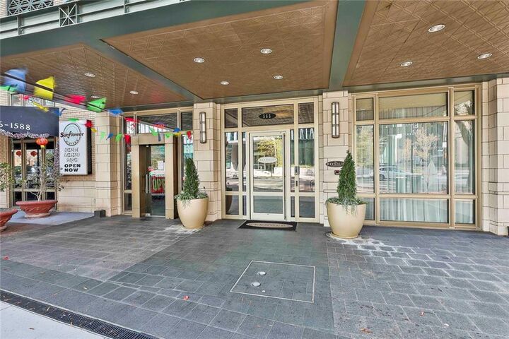 Property Photo: 565 Peachtree Street NE 1511 GA 30308