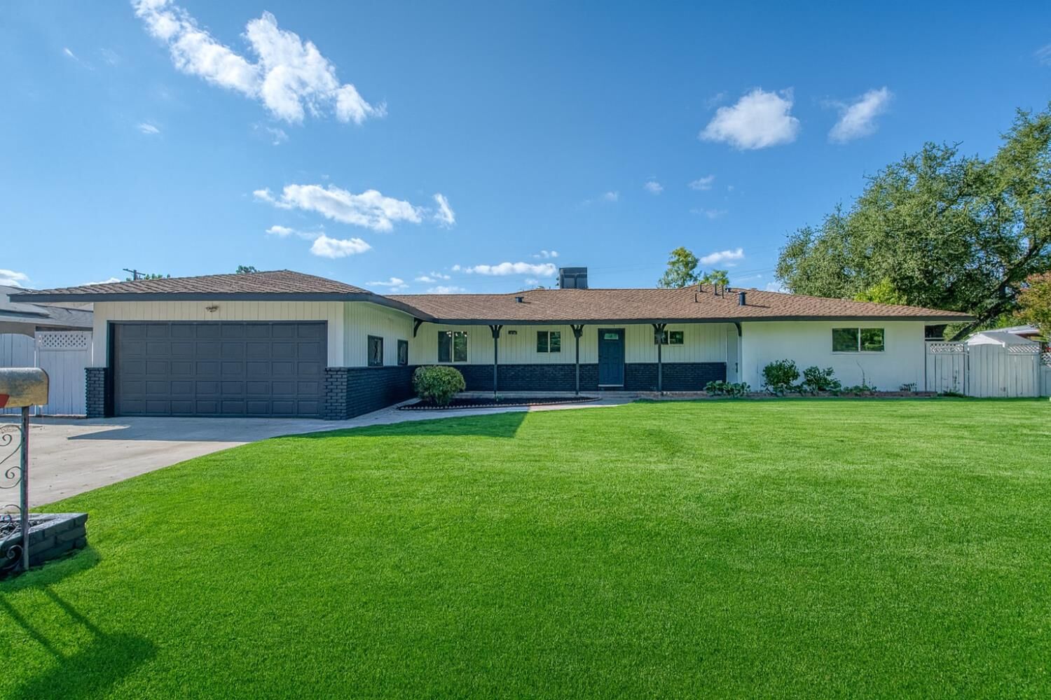 Property Photo:  1408 E Richert Avenue  CA 93704 