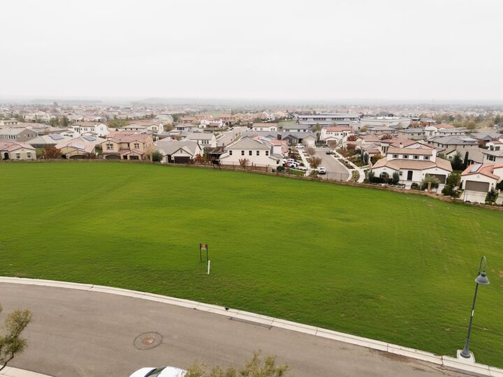 Property Photo:  902 Terrace Place  CA 93636 