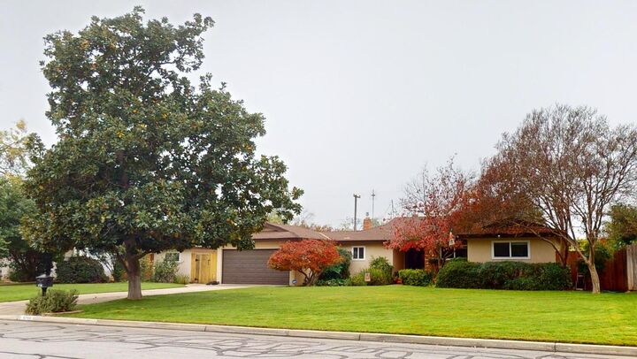 Property Photo:  5755 N Pleasant Avenue  CA 93711 