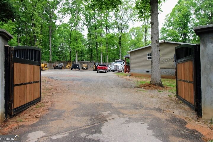 Property Photo:  208 Holliday Way  GA 30116 