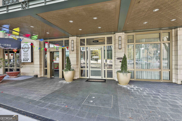 Property Photo:  565 Peachtree Street NE  GA 30308 