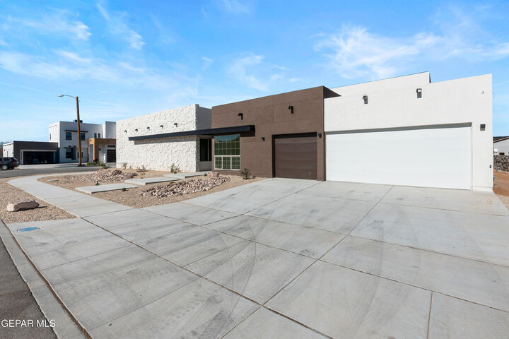 Property Photo: 5659 Rio Bonito Circle TX 79932