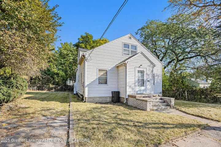 Property Photo: 1017 Whyte Street MI 48906