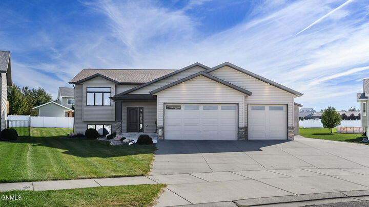 Property Photo: 1800 Amber Place SW ND 58554