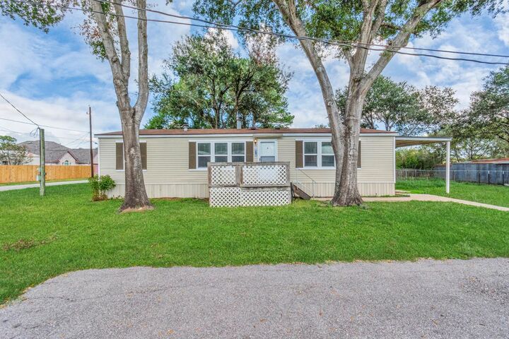 1206 Cindy Lane  Sealy TX 77474 photo