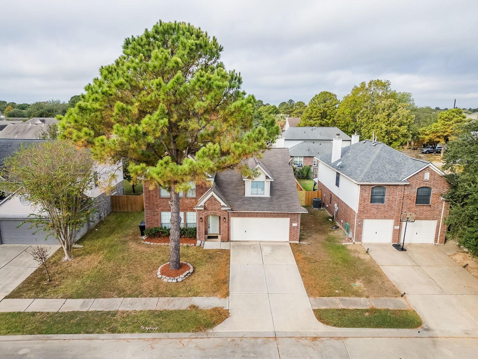 Property Photo: 3027 Sun Glen Court TX 77449