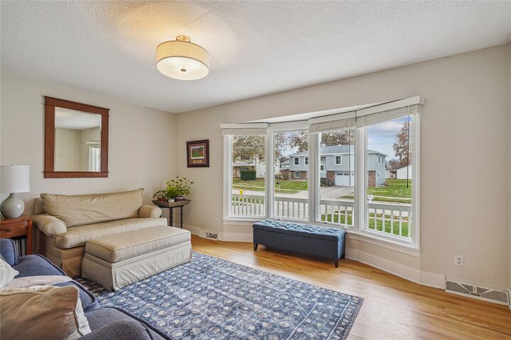 Property Photo:  8401 Winston Avenue  IA 50322 