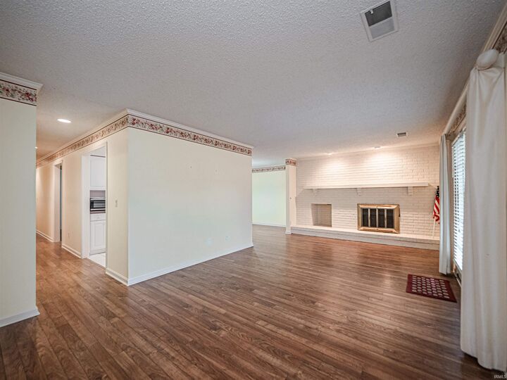 Property Photo:  6704 Newburgh Road  IN 47715 