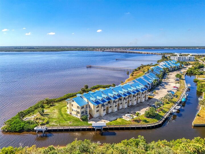 Property Photo:  4410 Warren Avenue 504  FL 33953 