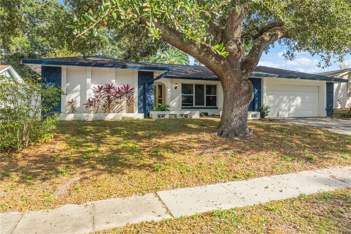 Property Photo: 617 Riverview Avenue FL 32714
