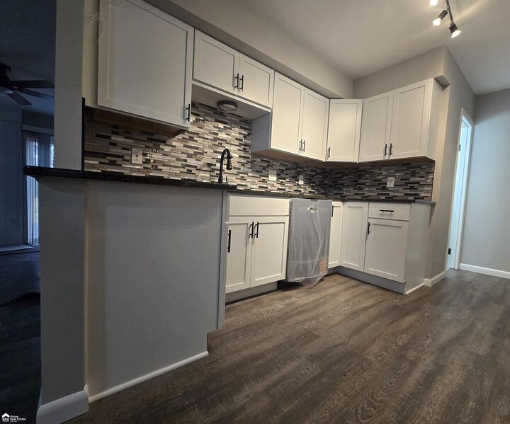 Property Photo: 1043 Balmoral Parkway MI 48532