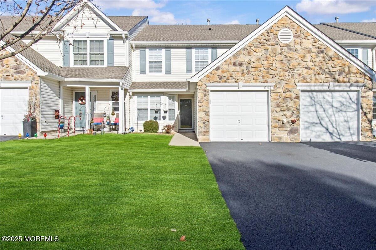 Property Photo:  603 Zinnia Court  NJ 08724 