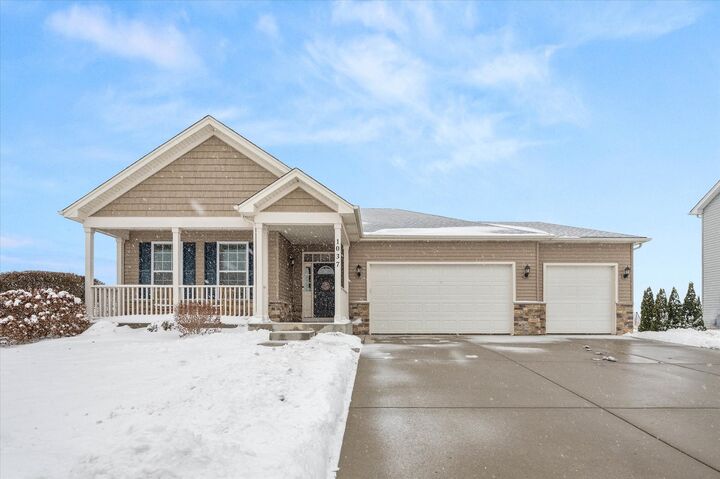Property Photo: 1037 N Carly Circle IL 60560