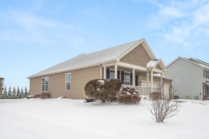 Property Photo:  1037 N Carly Circle  IL 60560 