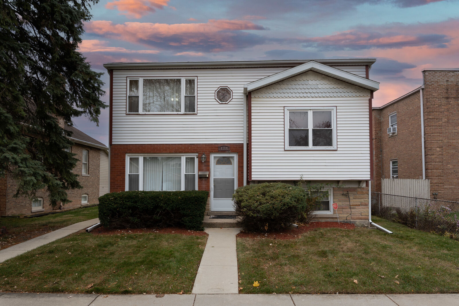 Property Photo:  4304 Arthur Avenue  IL 60513 