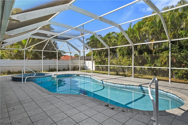 Property Photo:  1721 SE 21st Terrace  FL 33990 