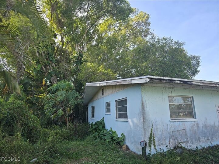 Property Photo:  200 South Road  FL 33907 