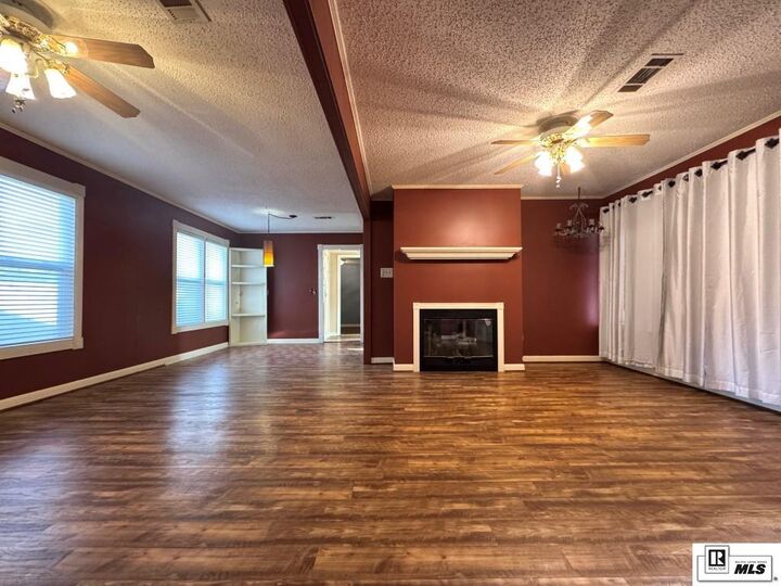 Property Photo: 402 Broadmoor Boulevard LA 71203