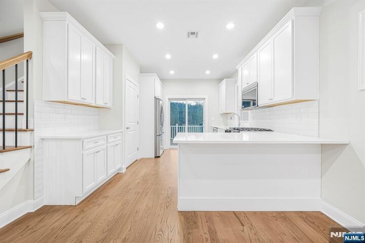 Property Photo:  18 Birdie Lane  NJ 07005 